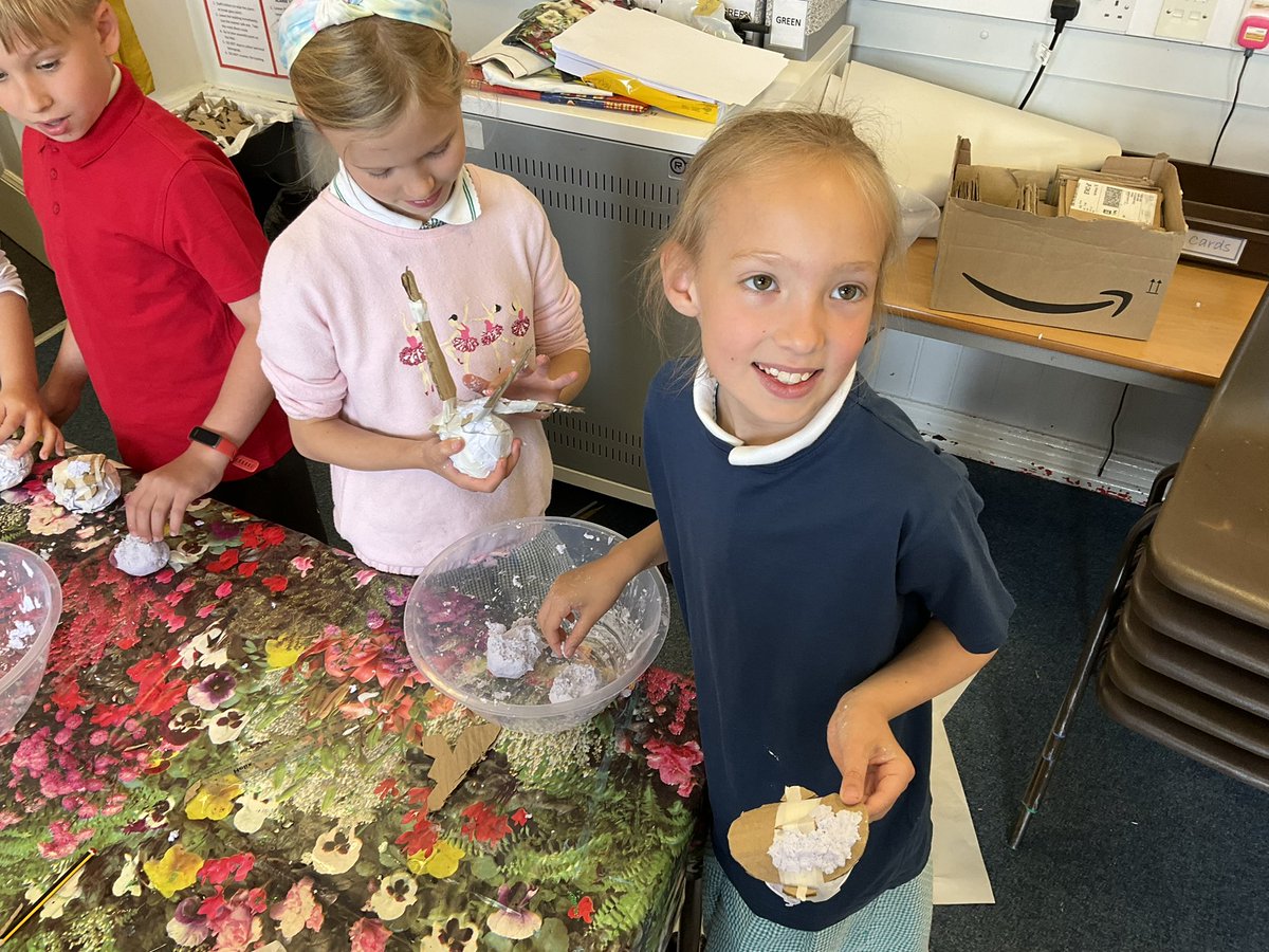 cwp_ogwen's tweet photo. We had a fantastic day with @nonaffart today, creating paper clay models @cwprimary https://t.co/Lrkzpd6fAy