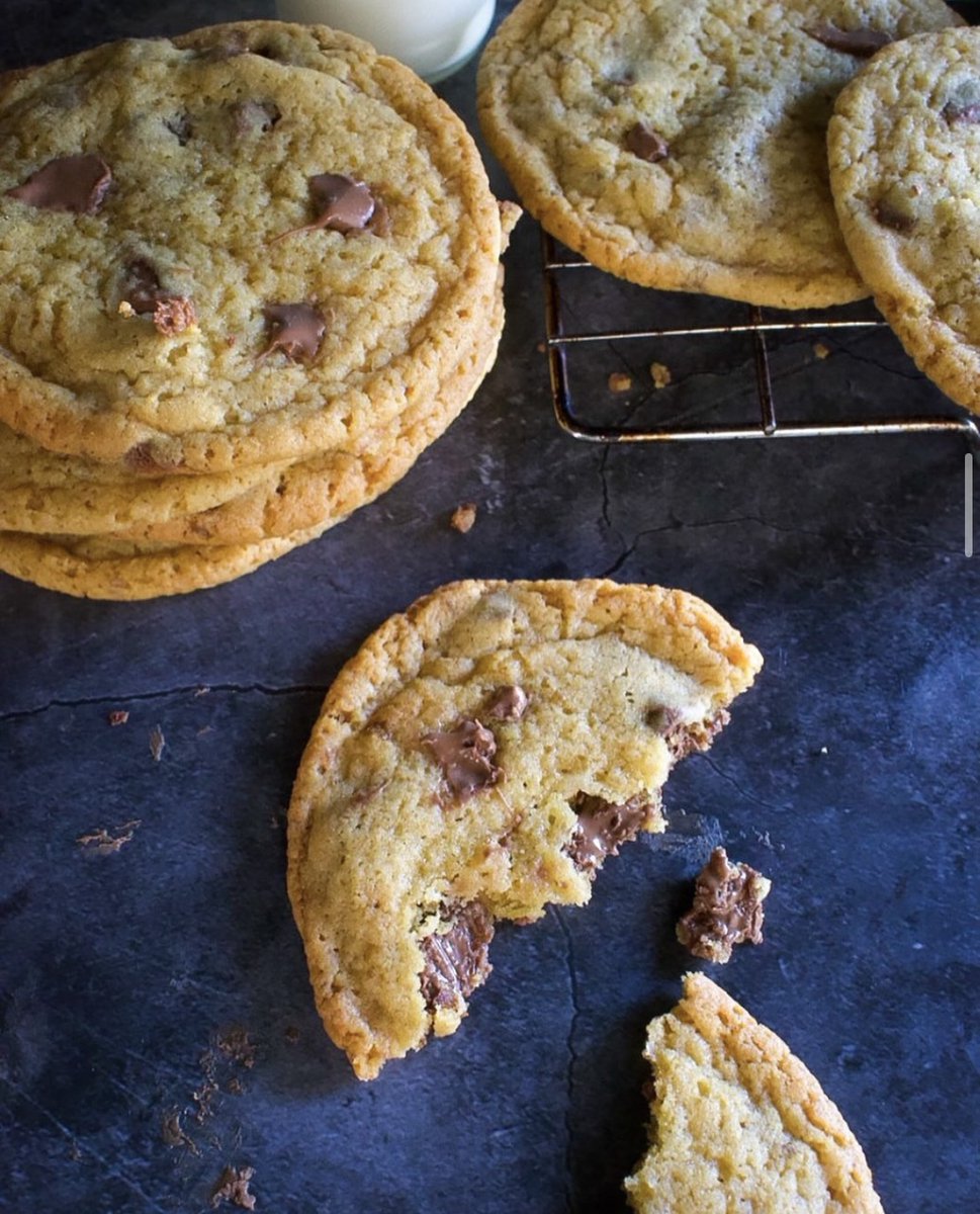 Chewy &amp; gooey Chocolate Chip Cookies 🤤

Find the recipe over on
@swallowbarn_baking ✨