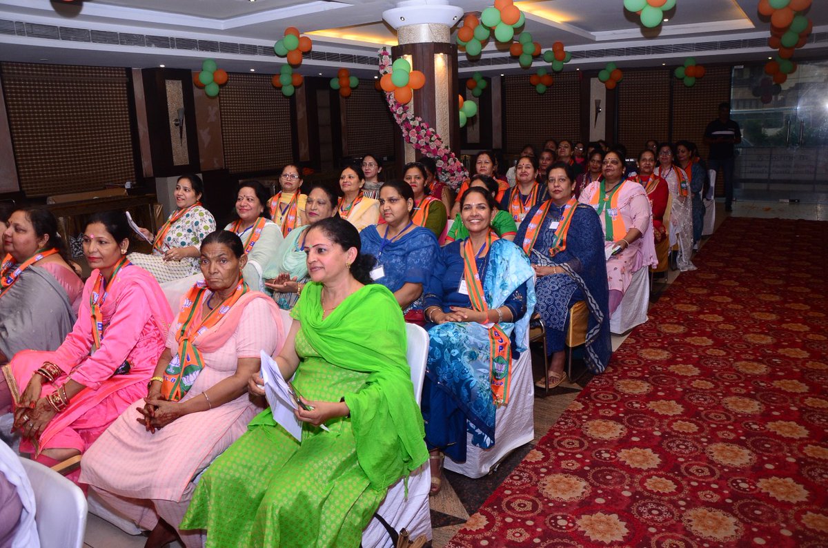 BJPMahilaMorcha tweet picture