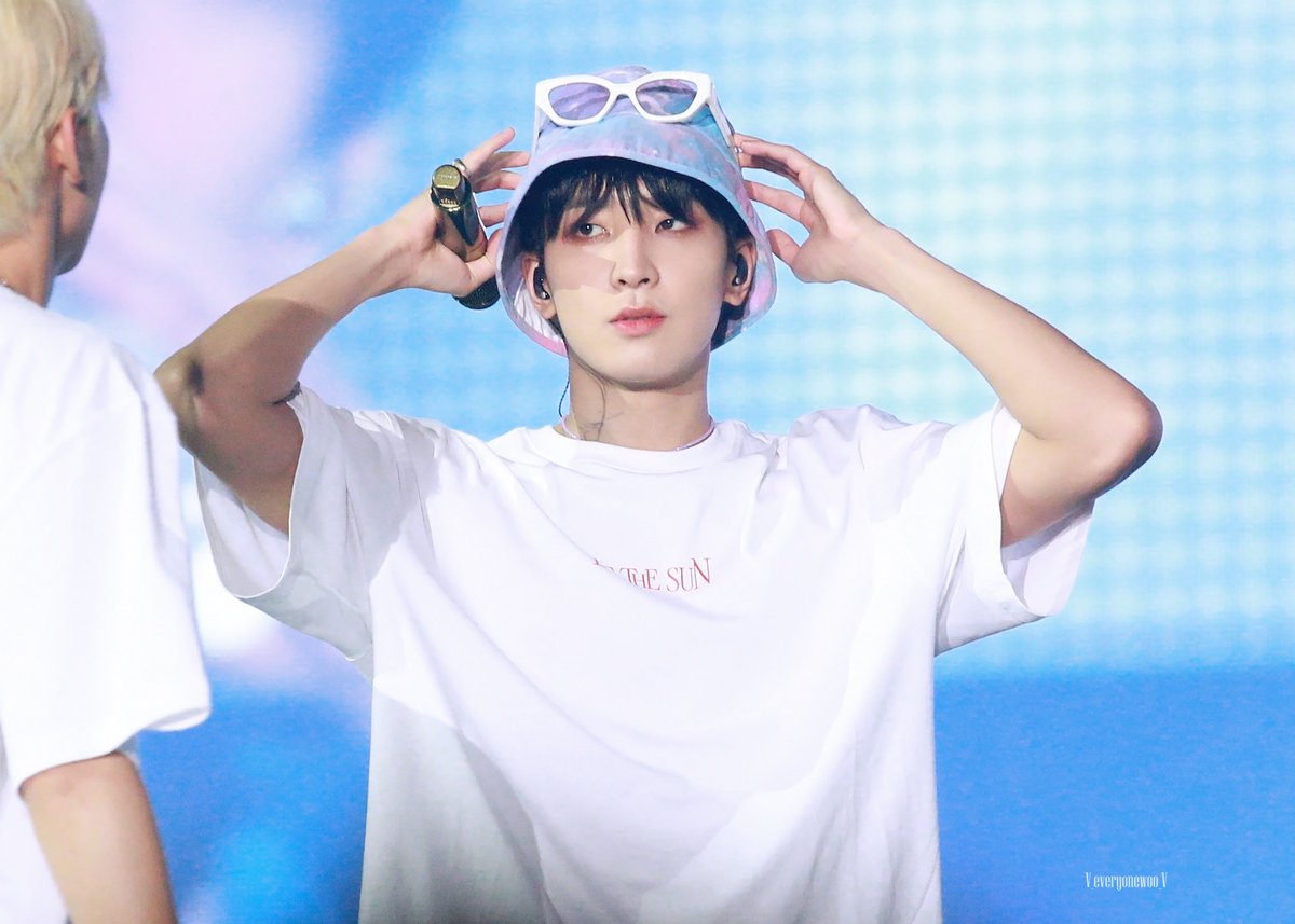v_everyonewoo_v's tweet photo. 220626 BE THE SUN #세븐틴 #원우 https://t.co/ubQjanrSfu