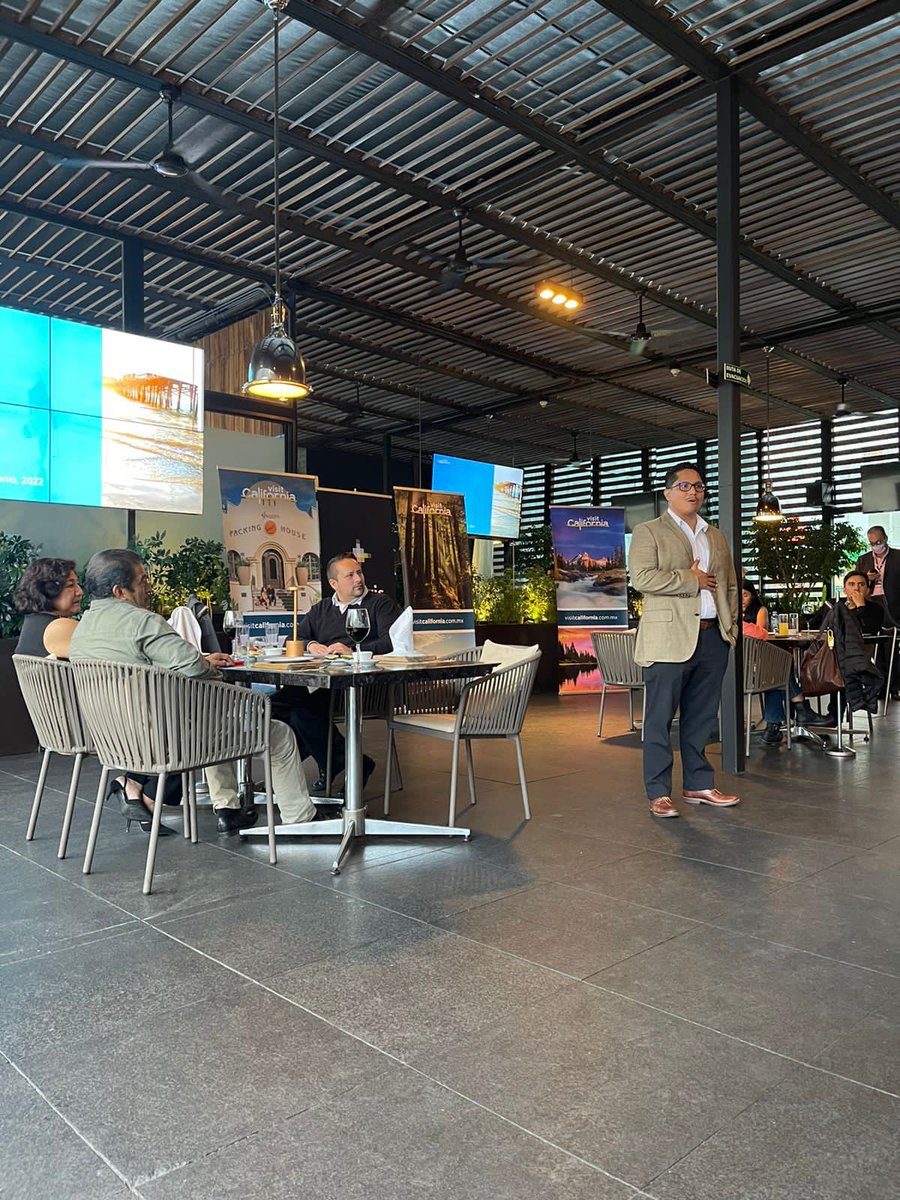 notatur's tweet photo. Asi se vivió la presentación de @imacop_oficial en su llegada a la Cuidad de México quienes en conjunto con @viajaVolaris y @Visit_Cali ofrecieron una cena para un grupo selecto de agencias de viajes en la CDMX. 

En horabuena por Imacop! 🎉🍾🎊

#Imacop #volaris #VisitCalifornia https://t.co/AS7VuUu99H
