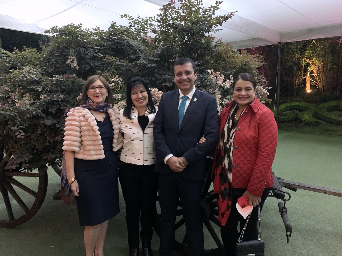 JavierFurlong's tweet photo. El pasado martes 28 de junio, en la ciudad de México,  tuvo lugar la toma de protesta de SAVAC (Sociedad de Arquitectos Valuadores), donde termina una excelente gestión la Arq. Adriana Valdés y asume la presidencia el Arq. Alberto Mota https://t.co/3ADvS5UA73