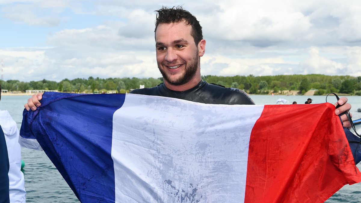 SPORTRICOLORE (@sportricolore) on Twitter photo 🇫🇷 Après plus de 5 heures de nage, <a href="/axelreymond/">Axel Reymond</a> devient vice-champion du monde du 25km à Budapest 🥈
Double champion du monde en titre, le nageur tricolore était tout proche d’un triplé inédit après avoir mené la course pendant 24.90 km... 🇫🇷 Après plus de 5 heures de nage, <a href="/axelreymond/">Axel Reymond</a> devient vice-champion du monde du 25km à Budapest 🥈
Double champion du monde en titre, le nageur tricolore était tout proche d’un triplé inédit après avoir mené la course pendant 24.90 km...