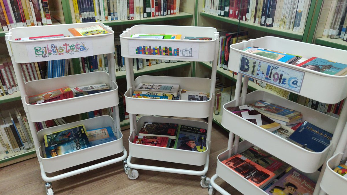 carmendelengua's tweet photo. Nos despedimos de este curso con el anticipo de un nuevo proyecto que lanzaremos en septiembre: bibliotecas de aula. Gracias a todas las profesoras y, en especial, a Patricia y a Rosa, que toman un nuevo rumbo. Sois maravillosas. ¡Feliz verano a todos! @IES_CarmenConde @pbejtor https://t.co/FwdsiuHxn5