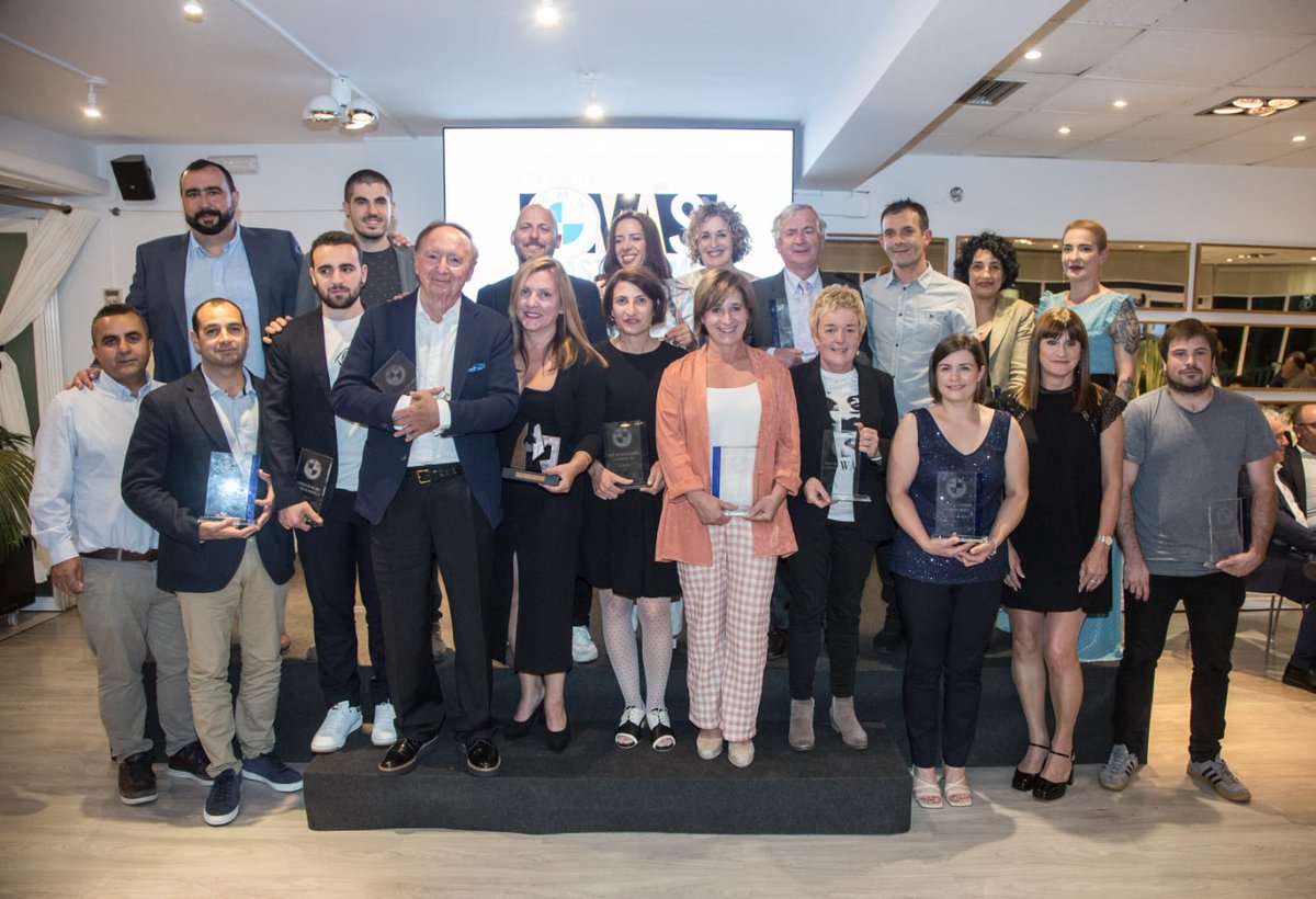 📍Premio a la mejor atención en sala para <a href="/HIKA_bodega/">HIKA Txakolindegia</a>  de la mano de #Yurrita en los premios Más Gastronomía #bmwmasgastronomia celebrados ayer en el Bar Restaurante Real club de tenis ¡Zorionak a tod@s los premiad@s, bien merecido!🏆