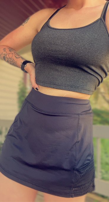 you don&rsquo;t have to know how to golf you when you look this hot on the course https://t.co/bIqUogytMO