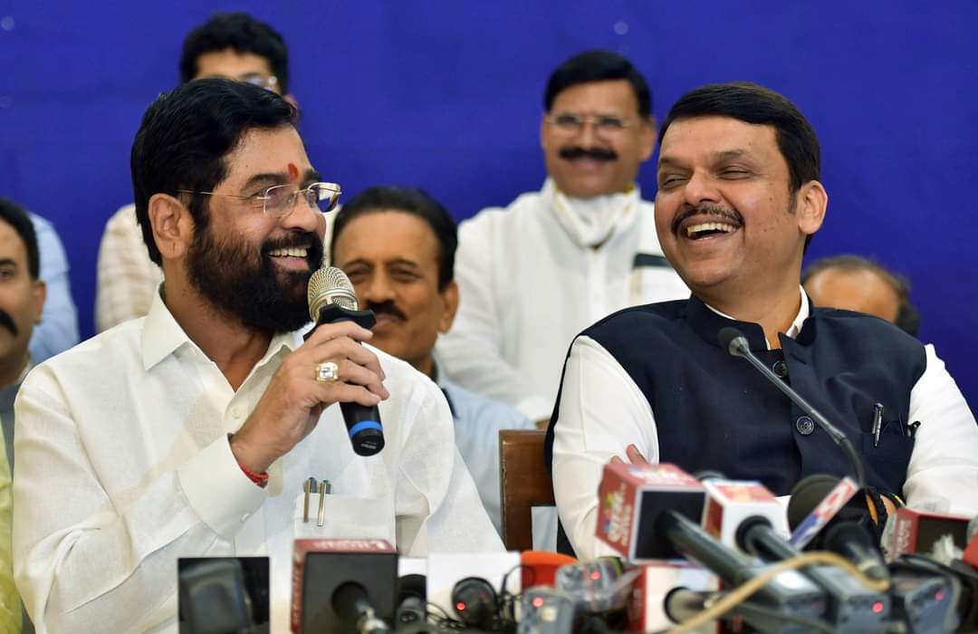 RaghvendrVarma's tweet photo. एकनाथ शिंदे CM और देवेंद्र फडणवीस Deputy CM बने। ✌️🚩 https://t.co/lRCZ6z6EWS
