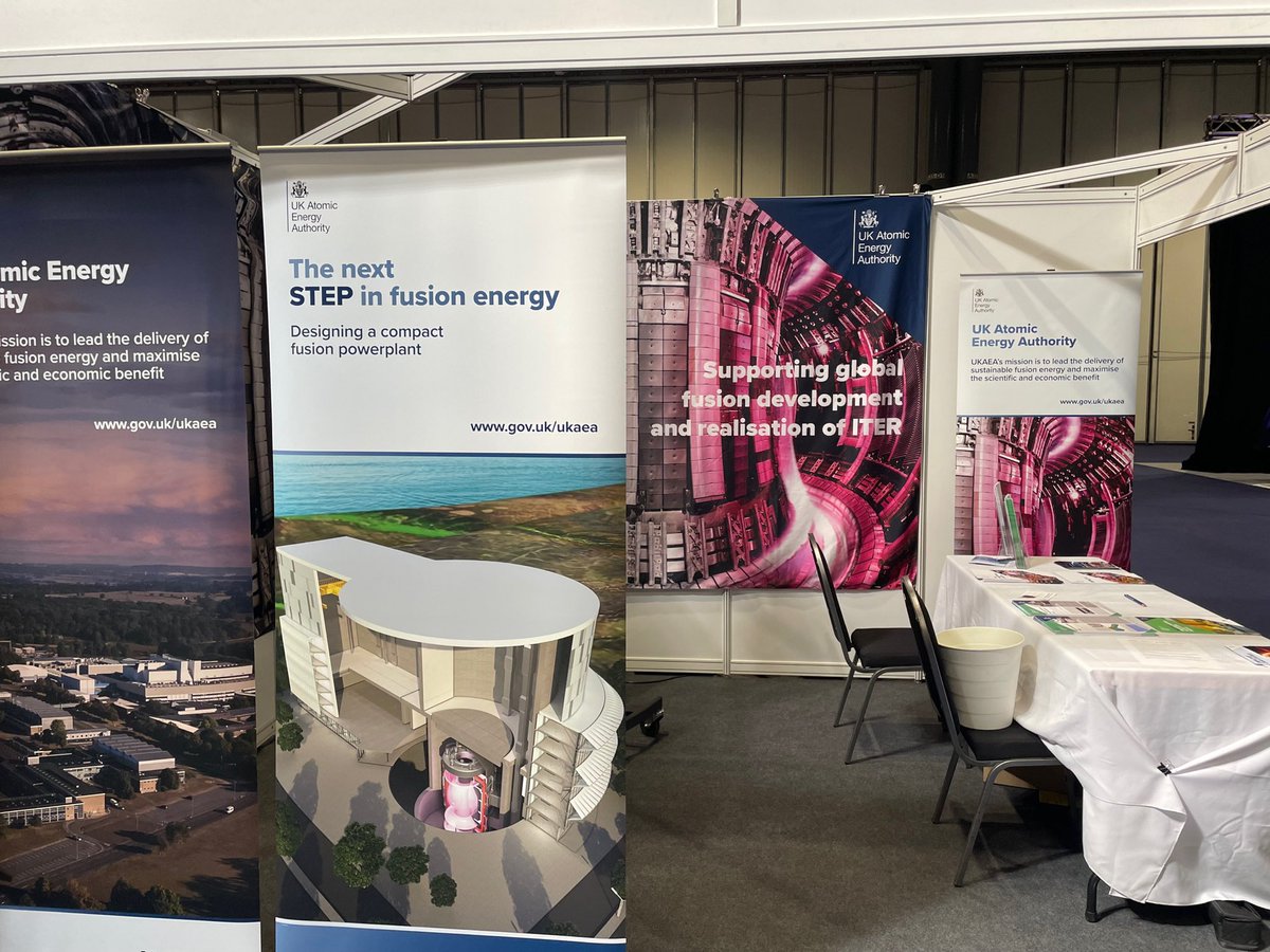 RoyceInstitute's tweet photo. A great final day at @MaterialsShow and a good opportunity to catch up with Royce partners @UKAEAofficial, @CranfieldUni and @UoMGraphene #advancedmaterials https://t.co/7oItRNDMAh