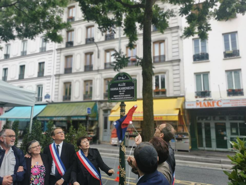 FVauglin's tweet photo. Hanna Kamieniecki, 1925-2020. Cette rescapée de la rafle du Vel’ d’Hiv’, résistante, Européenne convaincue, psychologue reconnue, et militante infatigable de la mémoire a fondé l’association pour la mémoire des enfants juifs du 11e. Une allée de #Paris11 porte désormais son nom. https://t.co/8KNv5QvpPM