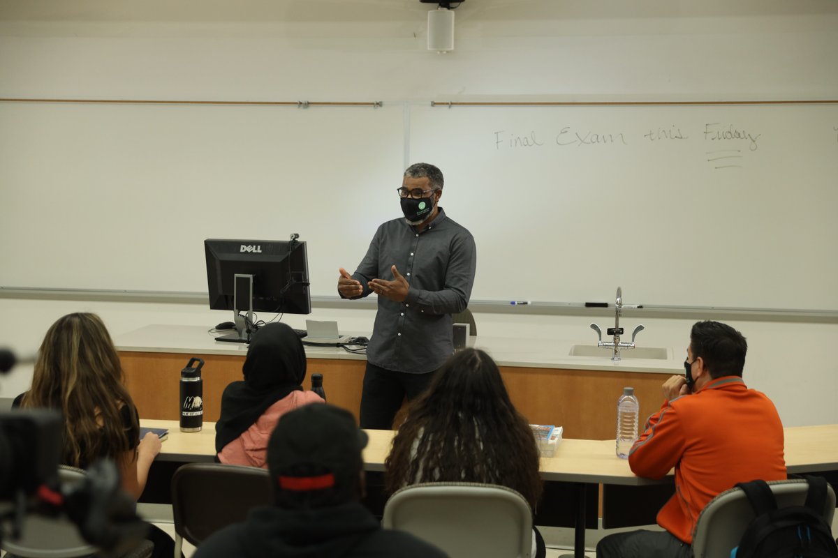 OfficialEVC's tweet photo. Did you know that you can sign up to take more classes? Yes, itβs true!π Check out what classes are still available here: https://t.co/unfGZlWZWt #FallClassSchedule #EVCconnected https://t.co/v5wTjzPXdK