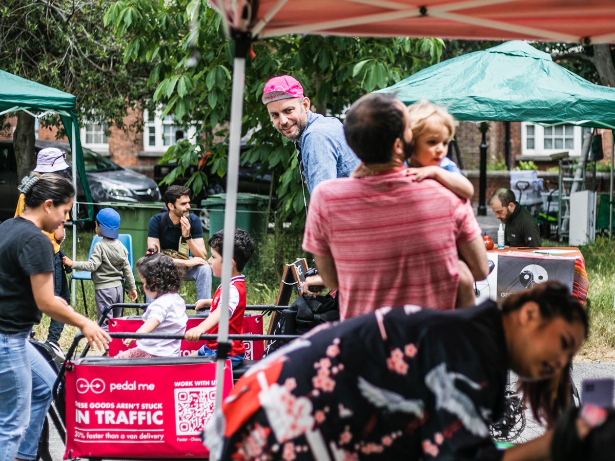 Sat, 2 July, sees the 2nd week of the Feel Good Festival on Camberwell Green, 10am-1pm & the theme is art! Lots of free creative arts activities for mental wellbeing 💕se5forum.org.uk Here are some fab photos from last week by @JuliaHawkinsph1 juliahawkins.com