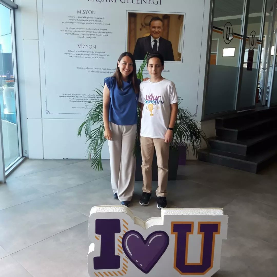 2022 LGS sınavında tam puan alarak Türkiye 1. olan öğrencimiz Barkın ÖZSOY' u tebrik eder,
bizlere bu gururu yaşatmasında emeği geçen ailesi ve tüm öğretmenlerimize teşekkür ederiz. 💜🎉🎊🏆🙏🥇

#UğurKazandırır 
#UğurluOlmak
#GaziemirUğurKampüs