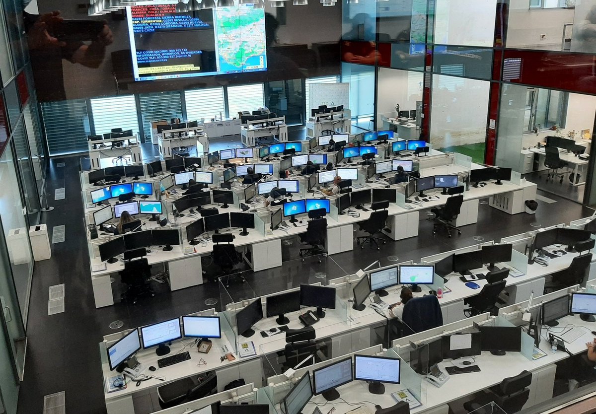 Sr <a href="/JuanMa_Moreno/">Juanma Moreno</a> 🗣Sabe la ciudadanía que la aplicación informática del 1️⃣1️⃣2️⃣ falla más q una escopeta d feria?
Sabe que se está trabajando ahora con papel y boli?
Sabe el estrés q se genera en nuestro personal mientras se gestiona un incendio, accidente o el rescate de patera?