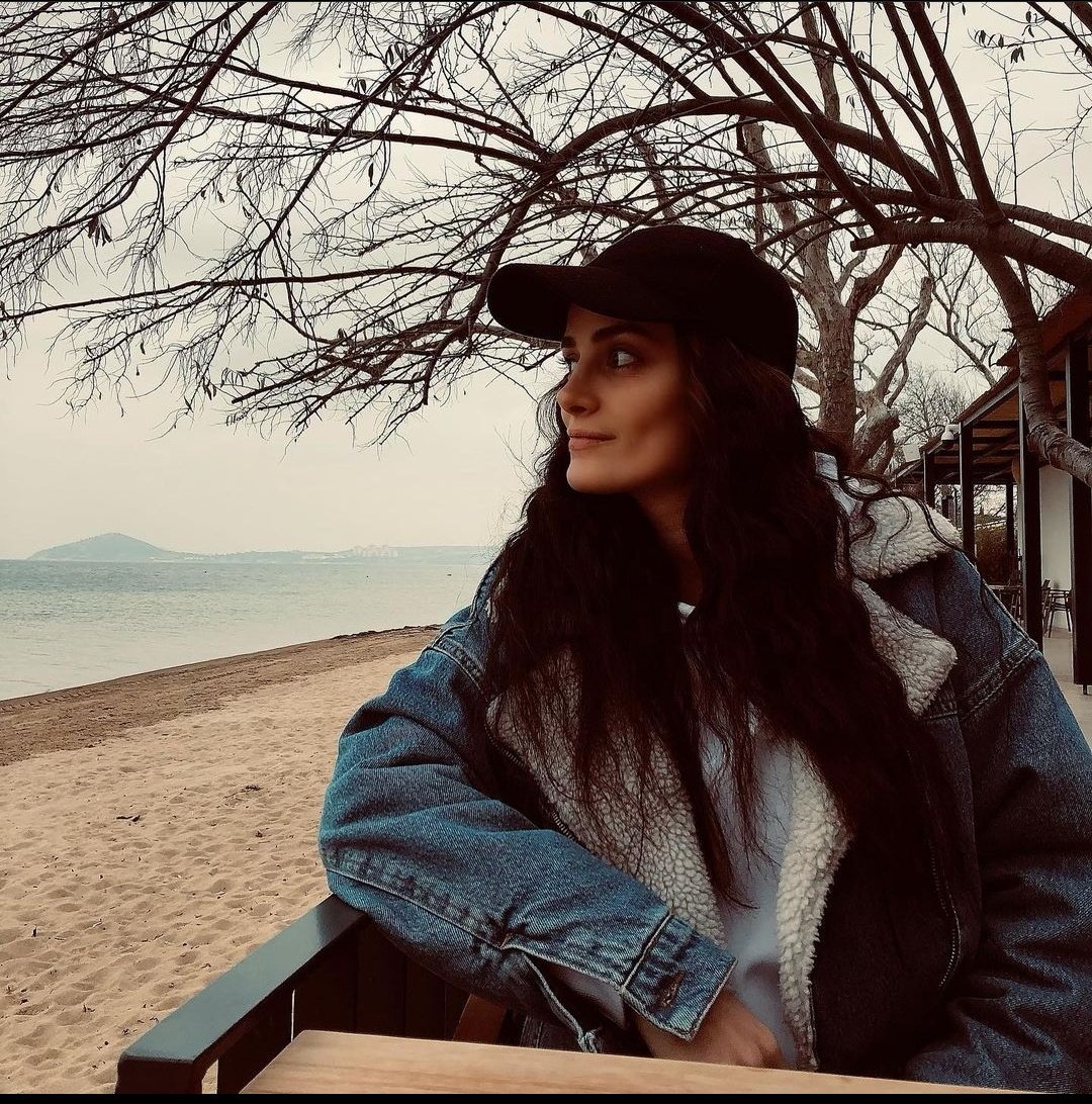 ermanduman7's tweet photo. Ünlülere benzeyenler vol 6 Ağaçkakan Woody Gamze https://t.co/wBBV42fqnn