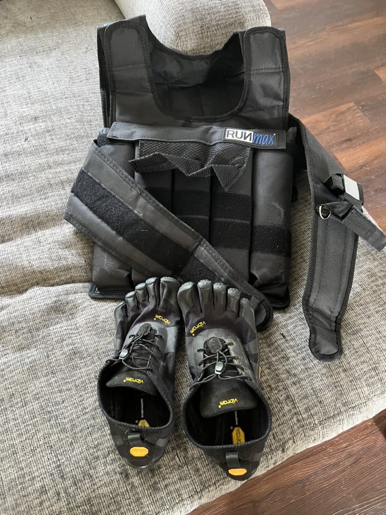 2 daily 10 energy walks are starting to get too easy. Time to take it up a notch! Love how <a href="/Stepnofficial/">STEPN GO</a> is helping me push my fitness levels in different ways. Still haven’t missed a walk since January. 

40lbs weighted vest. <a href="/Vibram5Fingers/">Vibram FiveFingers</a> to strengthen my foot muscles. LFG!