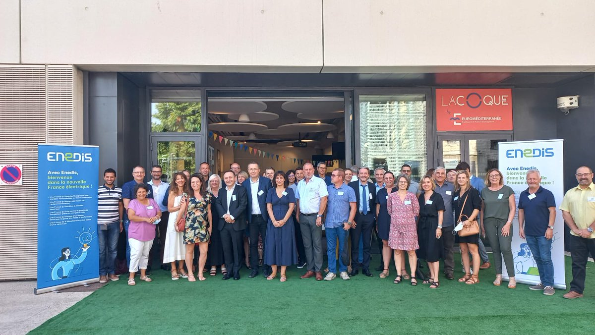 EnedisRegionSud's tweet photo. 🚀Aujourd'hui à #Marseille, @CedricBoissier et @FredBeringuier ont lancé le #PôleGrandsComptes @enedis en #ProvenceAlpesduSud.
Une équipe avec la volonté d'aller ensemble vers encore plus de satisfaction autour du #raccordement de nos clients #GrandsComptes 
#TeamFranceElectrique https://t.co/XYXuOADLF7