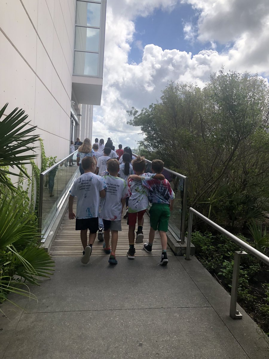 MichelleRheaum3's tweet photo. Learning about science and 🦀🦞🐠🐟🦐🦑🐙🐡🐳🦈🦭🐊🐋at the SC Aquarium! #angeloakes #owlventure2022 https://t.co/ECkBRPasQU