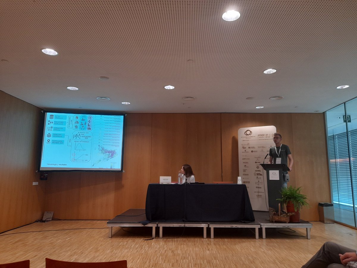 iri_cri's tweet photo. Qué quieren los bosques realmente? Goran Krsnik nos los explica en  @congresoforesta @ctforestal #8CFE https://t.co/ZOzIUJ0s68