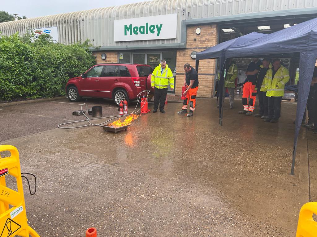 MealeyProjects's tweet image. Fire training in the office this afternoon with Dave Harding 🔥🧯