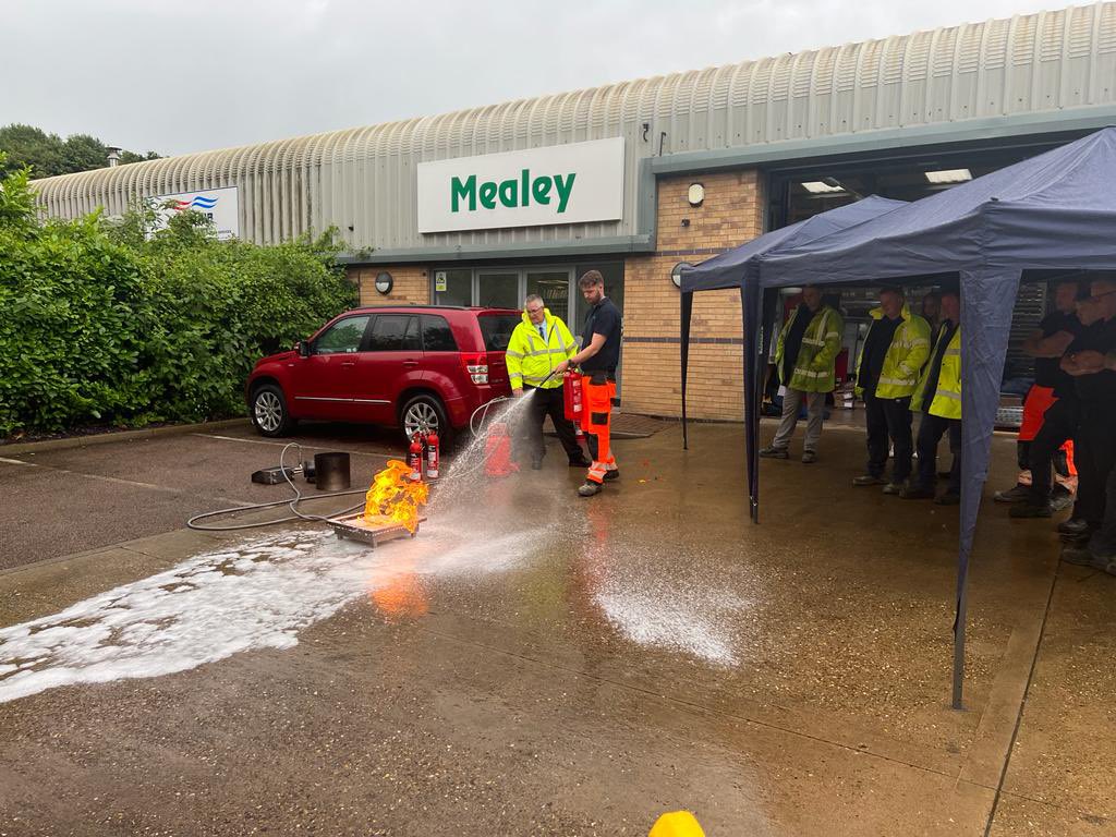 MealeyProjects's tweet image. Fire training in the office this afternoon with Dave Harding 🔥🧯