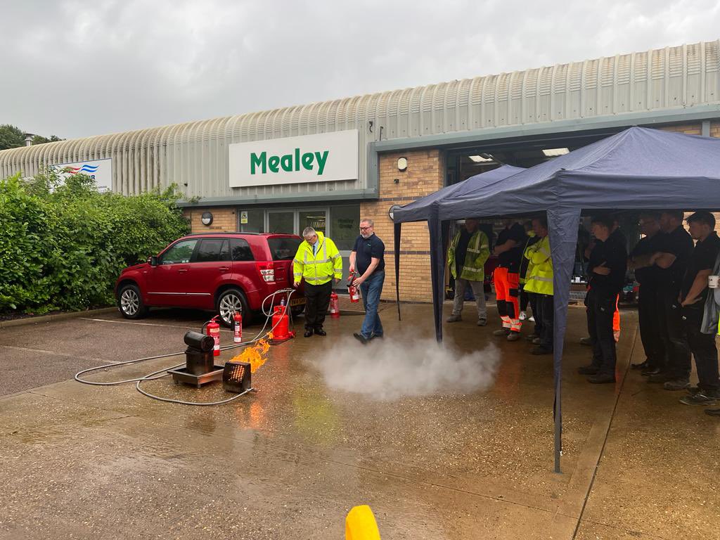 MealeyProjects's tweet image. Fire training in the office this afternoon with Dave Harding 🔥🧯