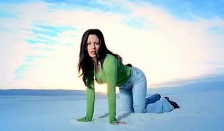 sara evans body