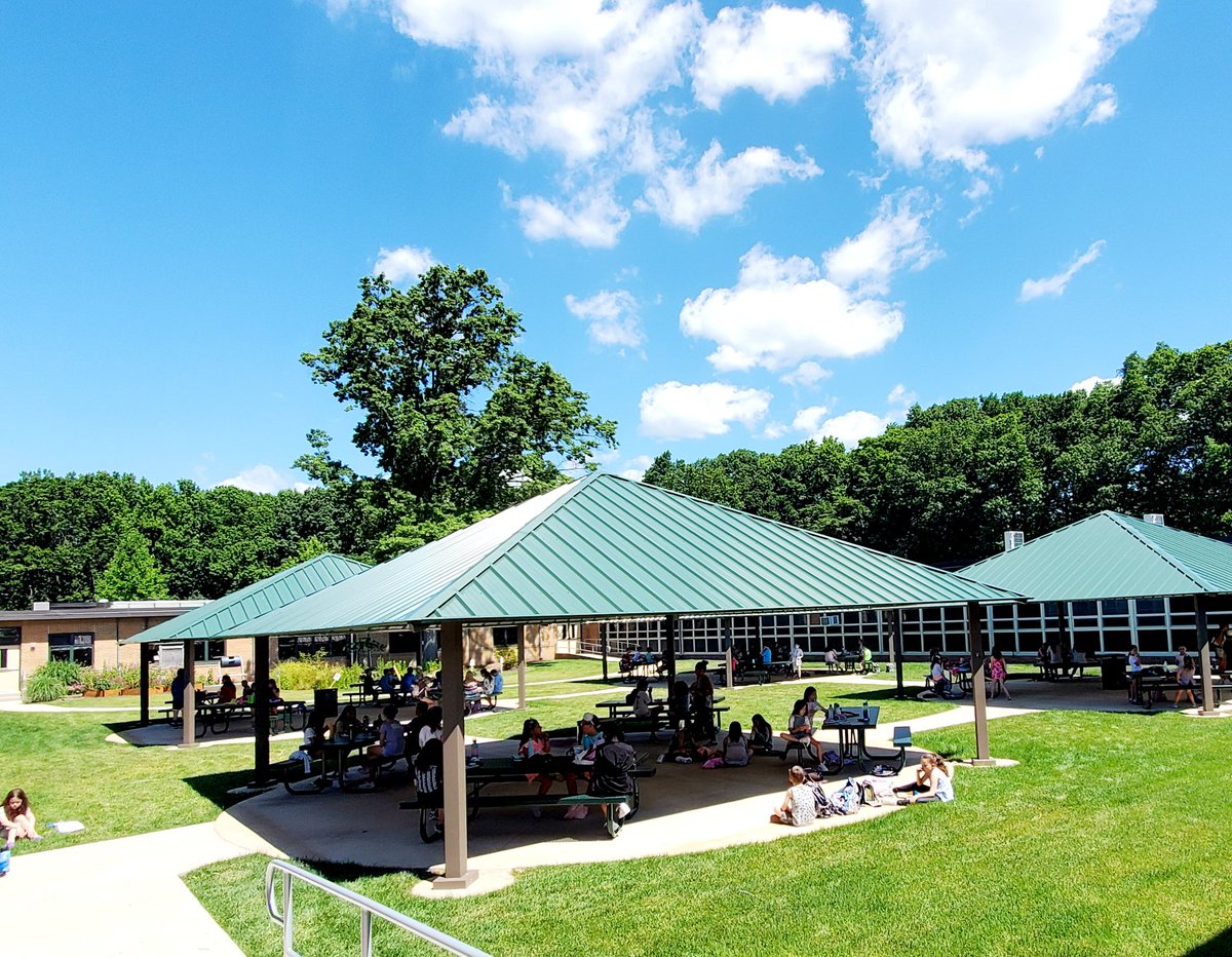 CWC_SEP's tweet image. Beautiful day for snack in the courtyard!