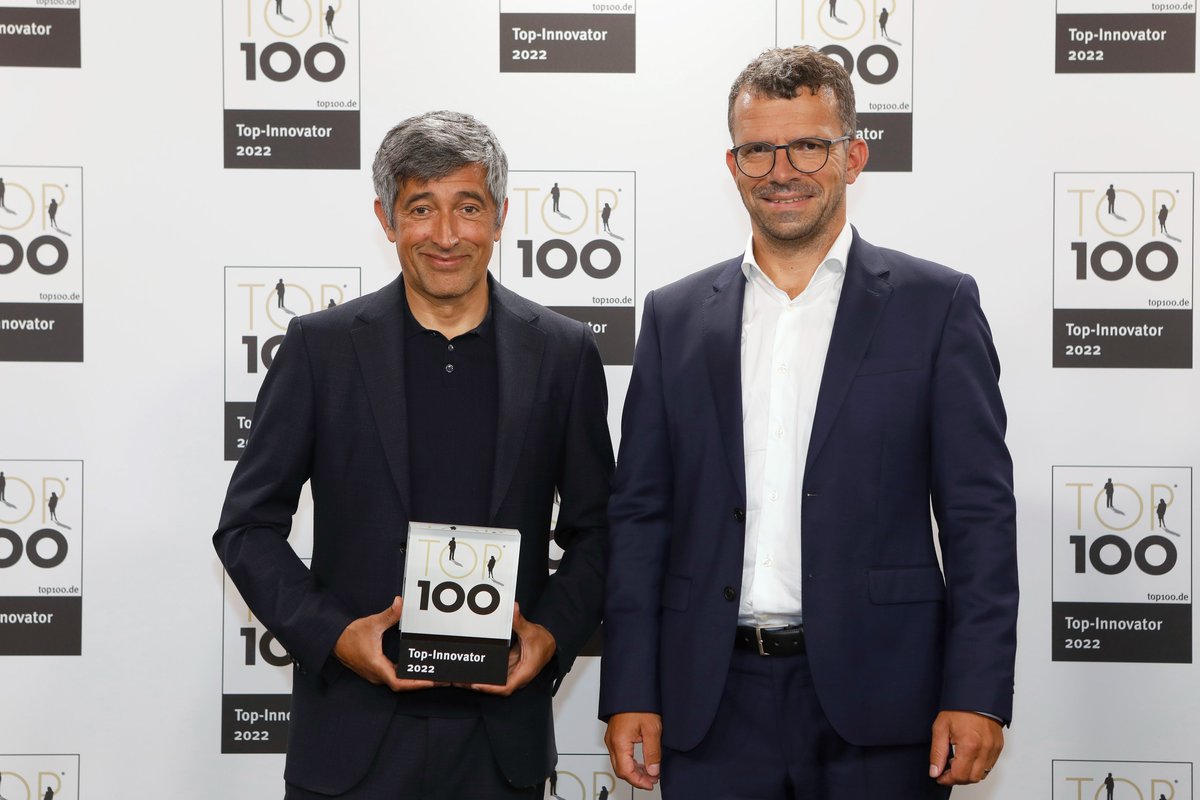 Salamander_SWDS's tweet photo. We proudly present! Group Director Marketing  Sven Landrock received the Top100 Innovator award from Ranga Yogeshwar for Salamander Industrie-Produkte GmbH last Friday. #top100innovator #proud #innovation #awardwinner https://t.co/UGWyAnrcET