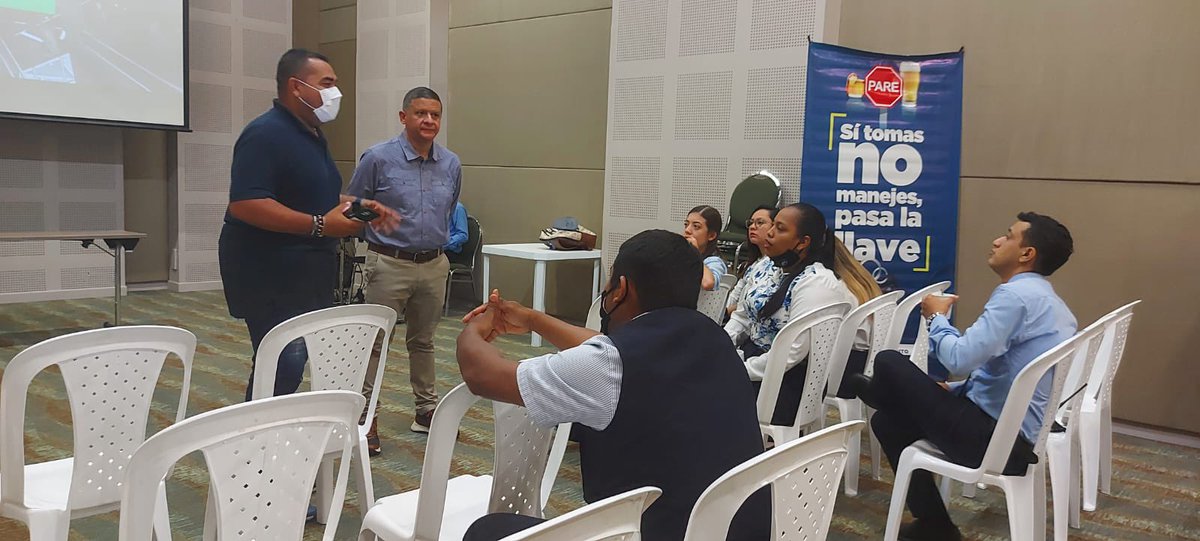 TransitoMtr's tweet photo. 👉🏻Realizamos jornada de prevención vial dirigida a empleados del hotel GHL de Montería, con el propósito de socializar la importancia de cumplir las  normas y señales de tránsito y así evitar siniestros viales. https://t.co/VFJzO6LYaa