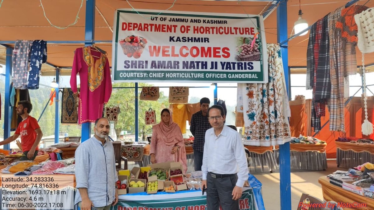 Chogbl's tweet photo. Director Horticulture Kashmir and Chief Horticulture Officer Ganderbal (Department of Horticulture) paid a glorious welcome to Shri Amarnath Ji Yatris at Baltal Sonamarg. https://t.co/aG1CCsDEIA