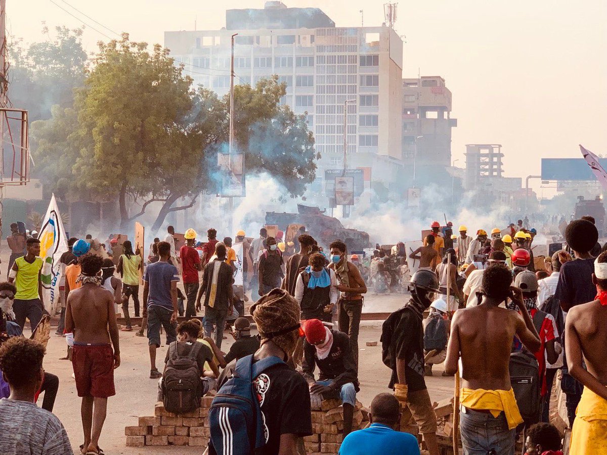 Altaras178's tweet photo. 💢💢
شارع القصر
#مليونية30يونيو 
#لاتفاوض_لاشراكة_لاشرعية 
#KeepEyesOnSudan 
#June30March https://t.co/aqKCEGQVuJ