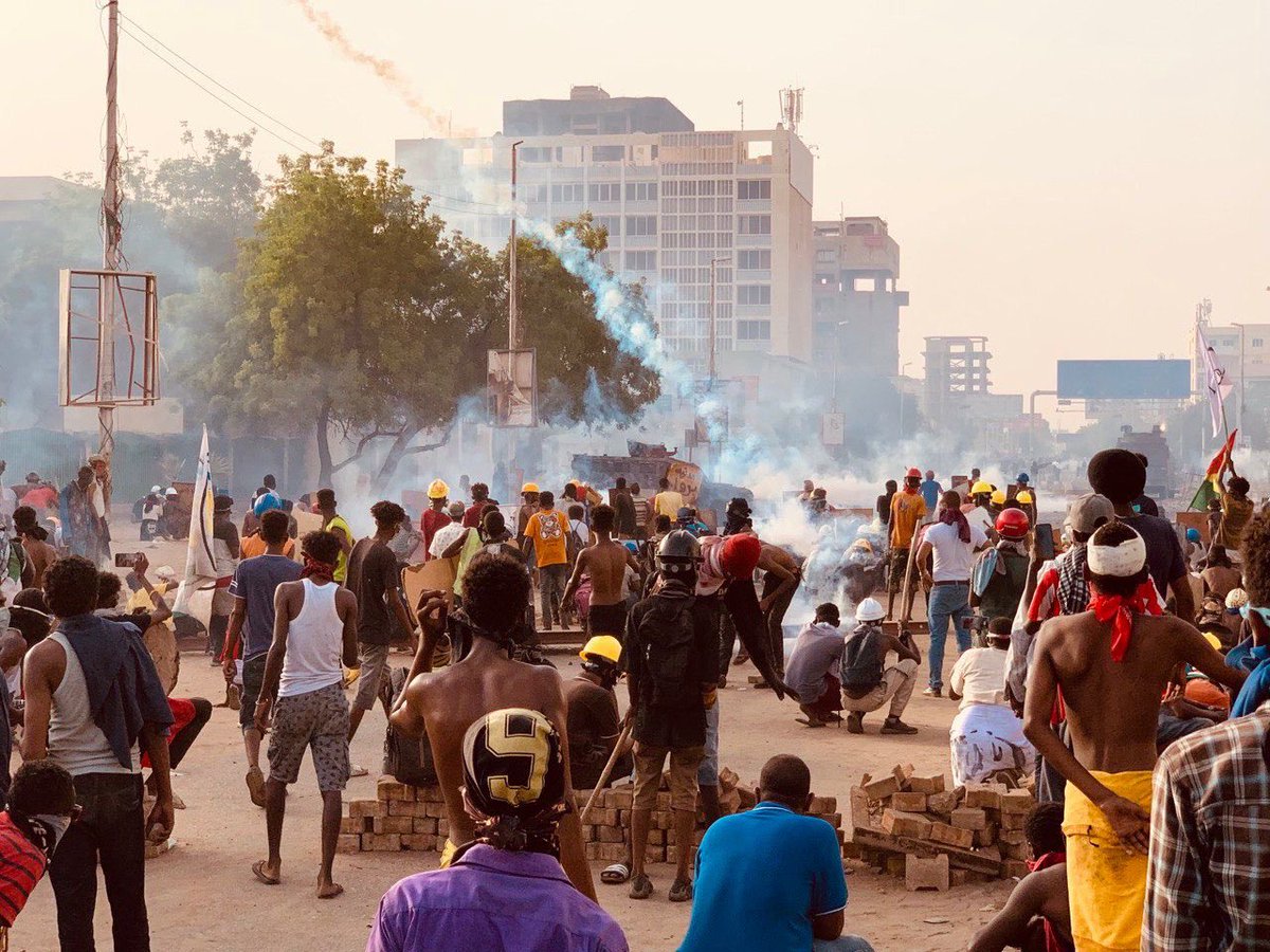 Altaras178's tweet photo. 💢💢
شارع القصر
#مليونية30يونيو 
#لاتفاوض_لاشراكة_لاشرعية 
#KeepEyesOnSudan 
#June30March https://t.co/aqKCEGQVuJ