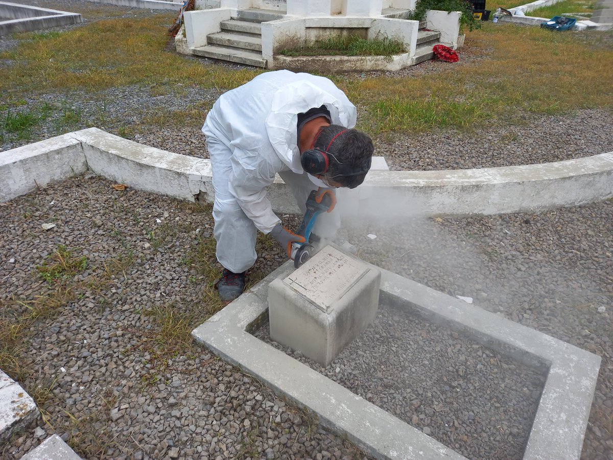 ChantzisNikos's tweet photo. Replacement of thirteen plaques in Slobozia Military Cemetery @CWGC https://t.co/0Ln9ETyGlb