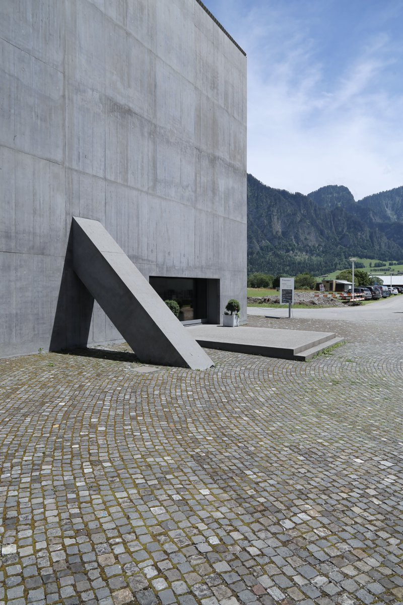 becoming_blog's tweet photo. Plantahof Auditorium by Valerio Olgiati
#plantahof #olgiati #valerioolgiati #KanyeWest #landquart #architecture #architektur #minimalism #photography #architecturephotography #architecturelovers #architects #frankdinger #chur #building #contemporary https://t.co/piMu0apZBk