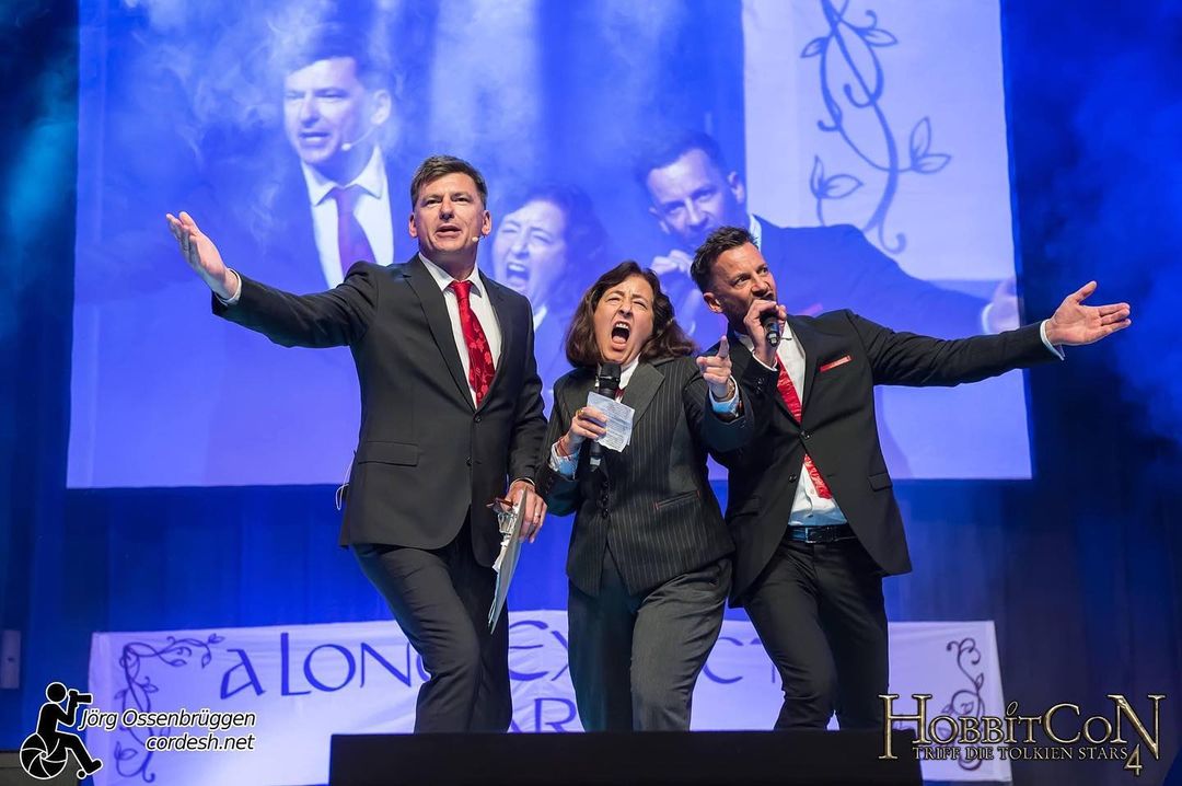 craigparkerinfo's tweet photo. Are you looking forward to the reunion of our three Marks? 🌟🌟🌟
Repost from @fedconevents (IG):
" #MagicConMittwoch
Freut ihr euch auch schon auf die Reunion unserer drei Marks?
📸 by @ cordesh
#throwback #hobbitcon #markferguson #loridungey #craigparker #bonn " https://t.co/q6xA7uLy0H