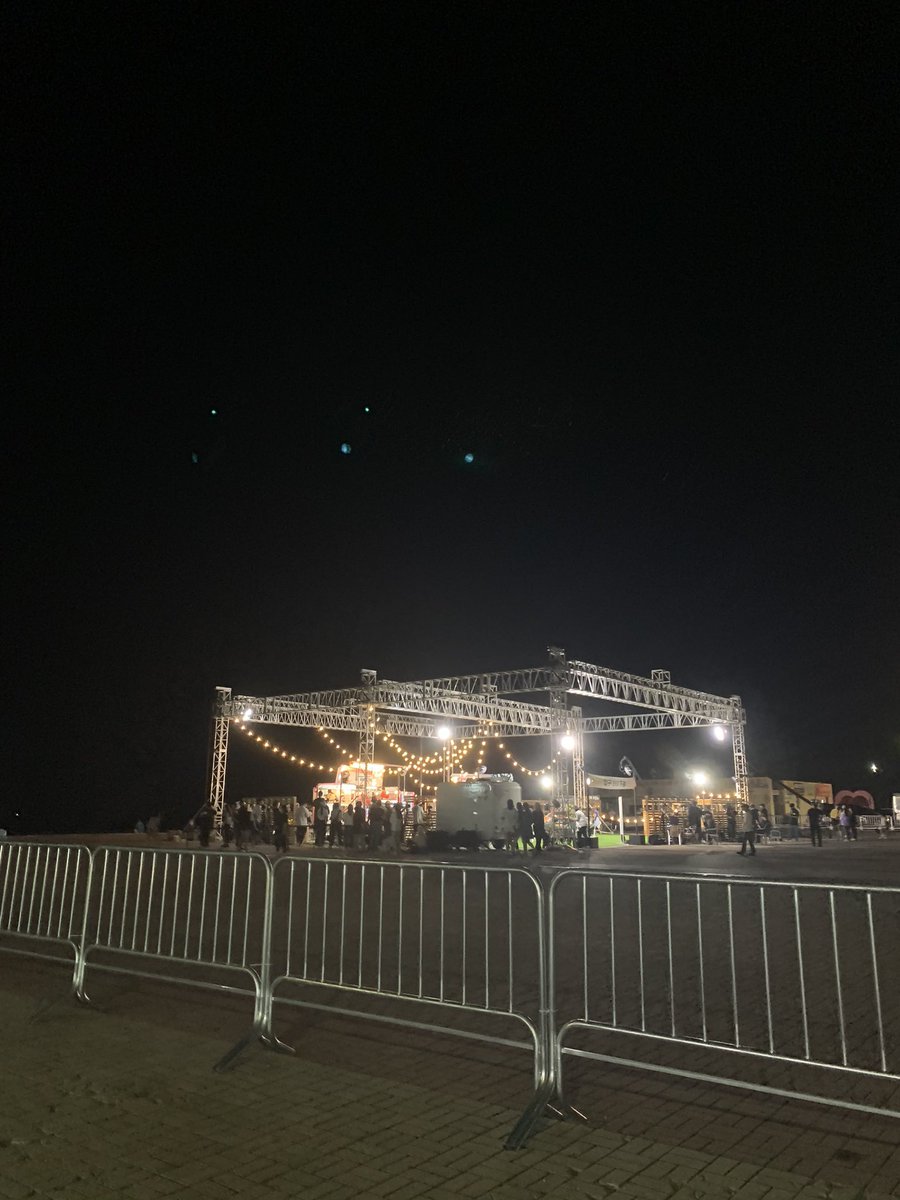 보구와따 보구미.. 친구랑 같이가서 얼마 못보구 왔지만.. 개열쉼히하는 보거미.. 사진 아예 못찍게햇는데 몰래.. 한컷.. 만.. 건졌음둥❤️‍🔥🫶🏻 보거미 너무 열심히 하구 잇어서 몬가..~ 그냥 딱봐도 뒷모습만 봐도 보거미였던거 이찌.. ~~!