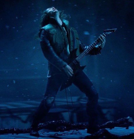 hellfireIover's tweet photo. watching this scene is not enough I need eddie munson to literally beat me with his guitar https://t.co/t4zHAL0fK4