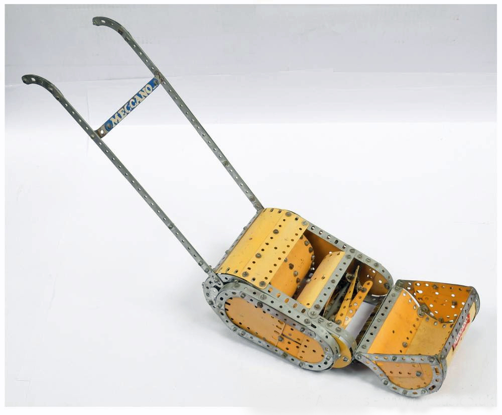 MuseumGardening's tweet photo. Object Week 28: Meccano Mower
Unique very well built working 60s @Meccano #lawn #mower 65cm l, 30 h, 16 w Built from scratch by serious #Meccano enthusiast as no pub. project design Meccano invented 1898 by Frank @Hornby @TheBuddingFD @TatesGCs #museum #gardening #charity #sussex https://t.co/QoGBZKY09i