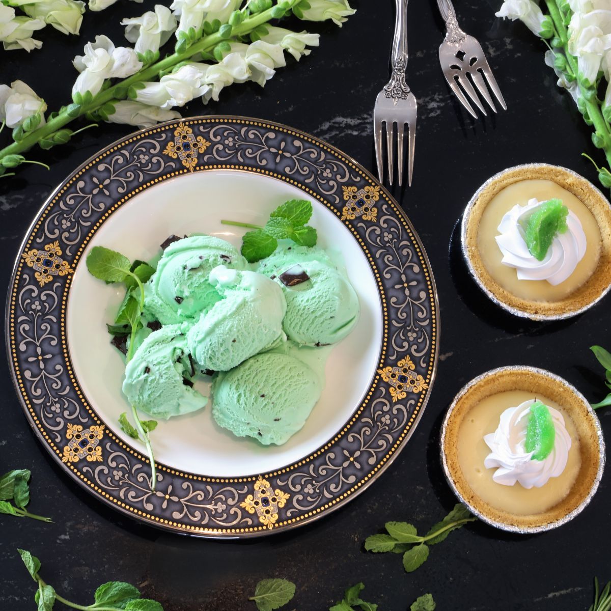 Who is a mint ice cream lover?🙋‍♀️😋
.
Skip the aisles and shop Online: holidaymarkets.com.
.
Photo by HMC
.
#HolidayMarketCanton #HolidayMarket #Fresh #FreshEats #Artisan #CraftFood #SummerFeels #SummerAesthetic