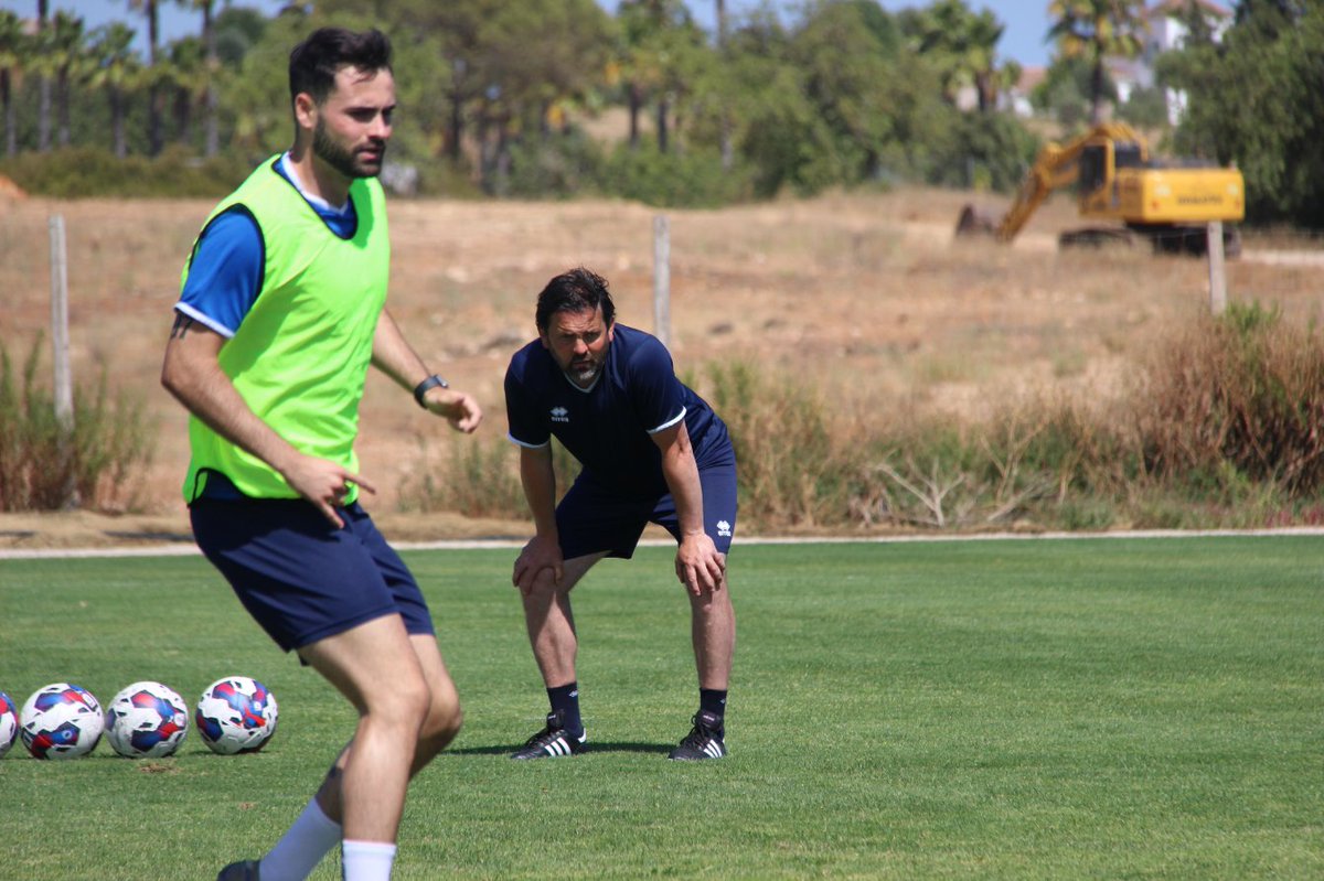 Official_HUFC's tweet photo. The lads are back out on the grass for their final training session in the Algarve ๐ต๐น
Nothing but hard work ๐
#PoolsInPortugal https://t.co/BwGyar4EXT
