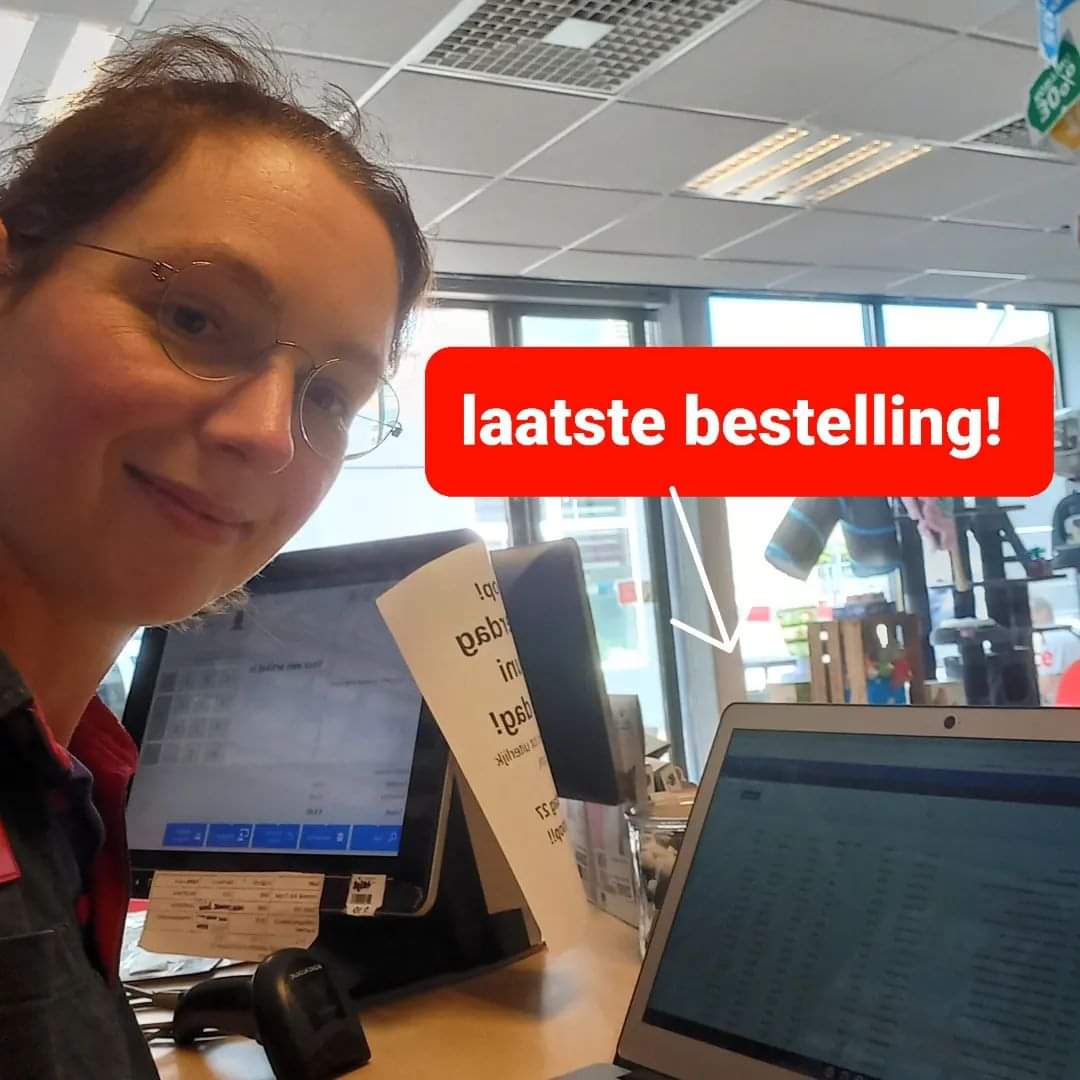 StadCoevorden's tweet photo. Laatste dag !
Voor haar in Coevorden. Veel succes @Annemie95088980
#petsplace #binnenkortindeGansehof #Coevorden #bedanktAnnemiek https://t.co/Qrpxf88s8I