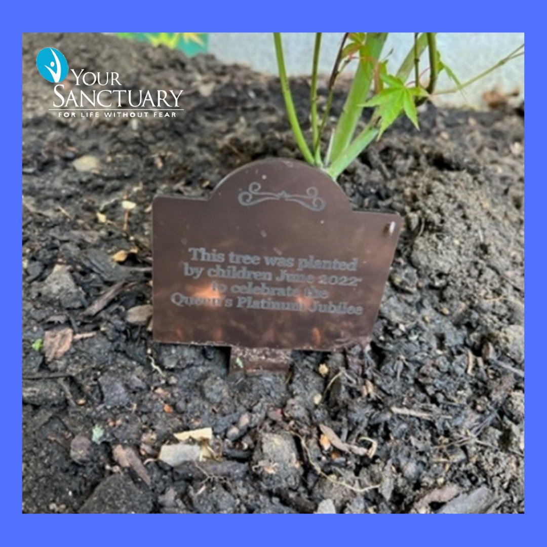 👑 Platinum Jubilee Celebrations were in order at our refuges, the women &amp; children enjoyed games, food &amp; planted a tree to mark the occasion. 
Thank you to Jo from <a href="/DrucesLLP/">Druces LLP</a> for joining us as a volunteer, &amp; sharing her experience with her colleagues.