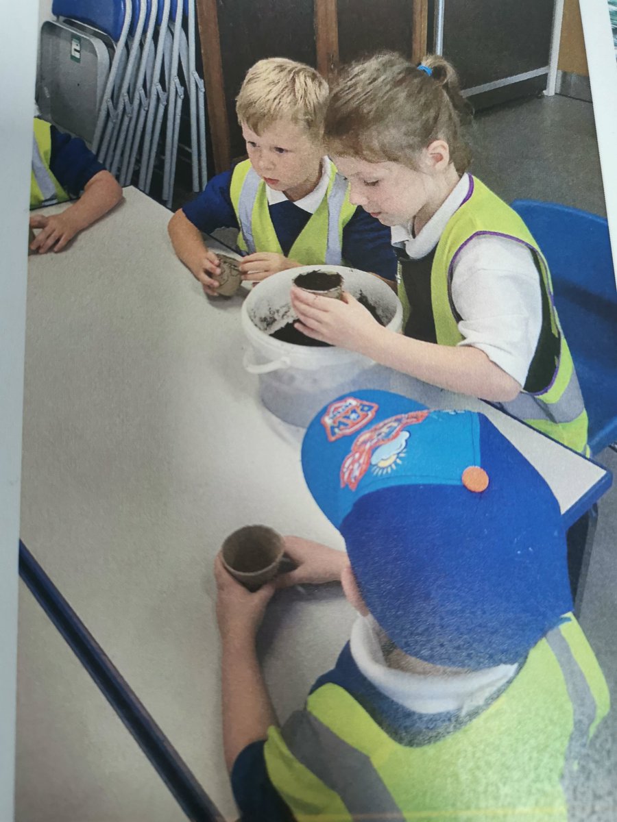 J_MissChambers's tweet photo. Reception had an amazing time at Hall Place today for their first ever school trip!
We explored different types of seeds, we got to share our knowledge of plants and what they need in order to grow. We loved getting messy when planting our grass seeds... Now to watch them grow! https://t.co/7HbCvuvuVo