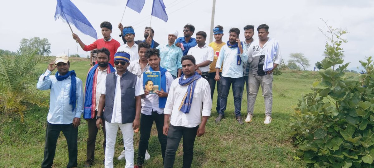 LankeshRavanOD's tweet photo. आज भीम आर्मी ओडिशा की संघर्ष से एक दलित किशान को 40 शाल बाद अपनी जमीन मिला, 40 शाल से सबर्णो ने जबरन कब्ज़ा किया जमीन को भीम आर्मी वापस दिलाया. जहां प्रशासन काम नहीं आता है बहां भीम आर्मी खड़ा है. @BhimArmyChief @VinayRatanSingh @AzadSamajParty https://t.co/cR9MSj1TRl