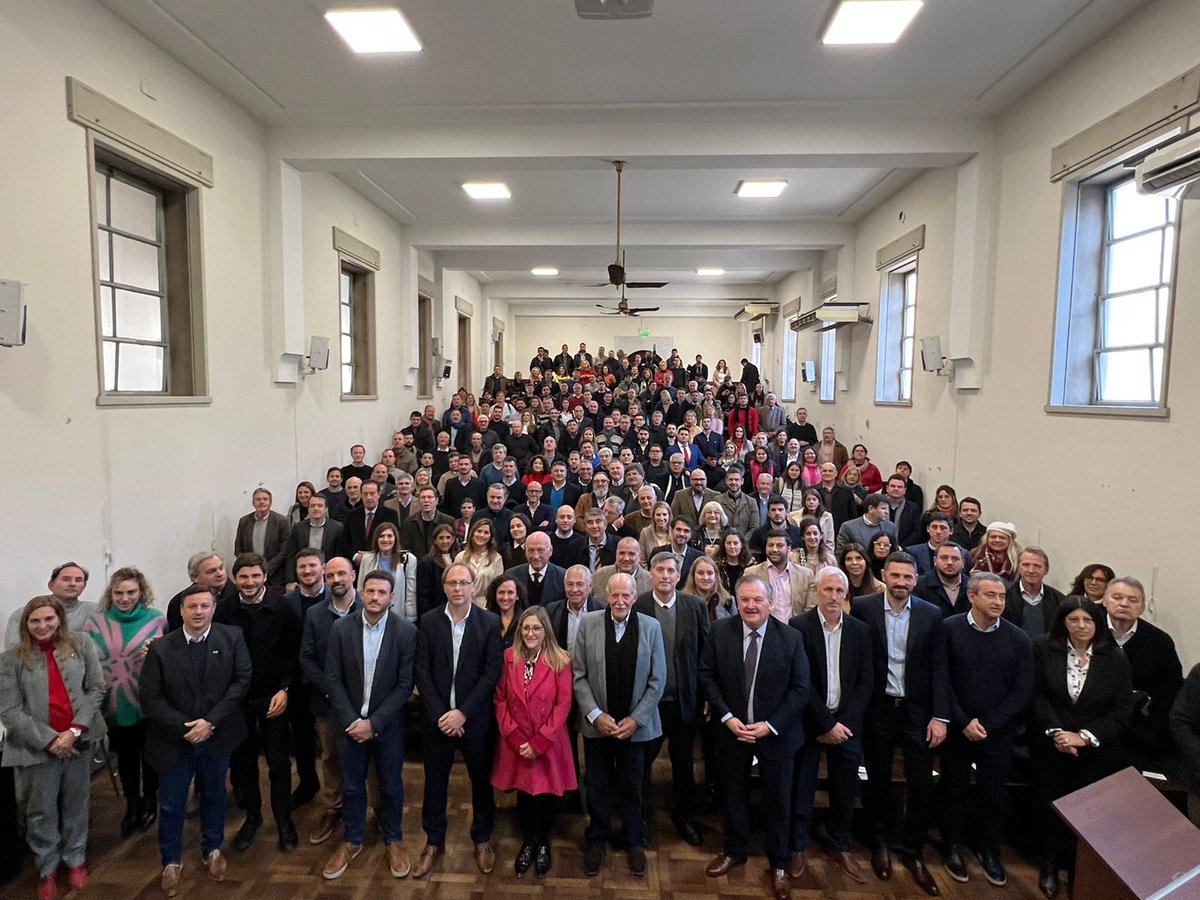 El acuerdo firmado con la Nación por el pago de la deuda va en contra de #SantaFe. <a href="/omarperotti/">Omar Perotti</a> intenta presentar como un triunfo lo que en realidad es otra entrega de los intereses santafesinos al gobierno kirchnerista que lo tiene sometido. Fuimos a cobrar y quedamos debiendo.