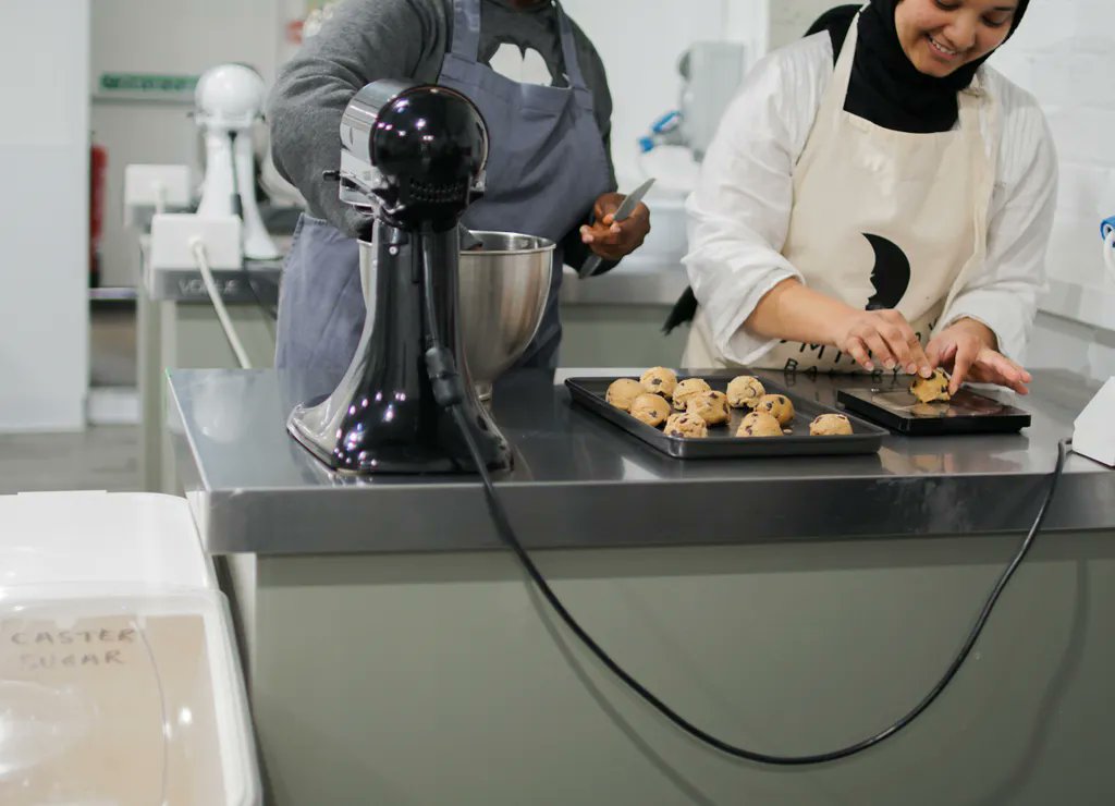 LuminaryBakery's tweet image. This week on Phase 2 of the #LuminaryEmployabilityCourse is about ‘Professionalism’. We cover different types of communication, appropriate behaviour, the idea that what is thought of as ‘professional’ may change in different workplaces and more!