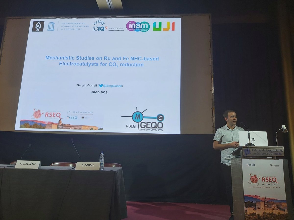 @geqo_rseq Young Researcher Award recipient @SergGonell on stage @BienalGranada22, telling us about his outstanding research career. @RSEQUIMICA. @inam_uji @UJIuniversitat