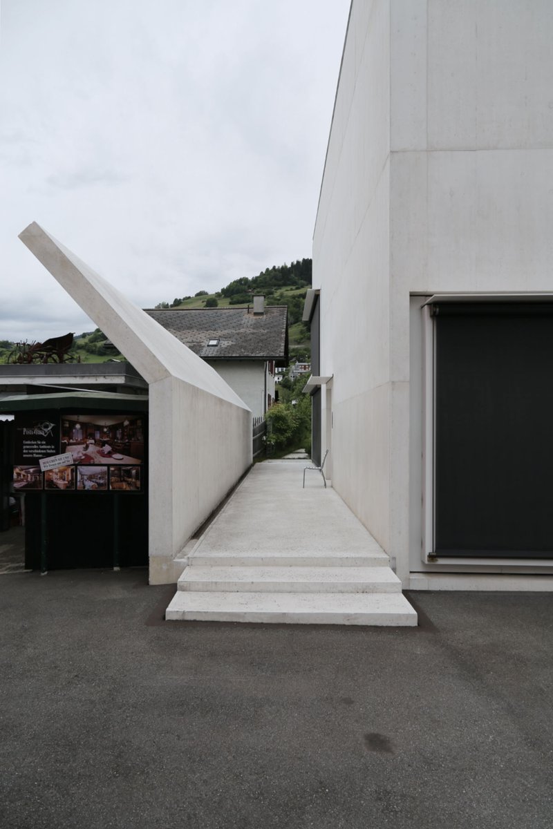 becoming_blog's tweet photo. Laax House by Valerio Olgiati
#laax #flims #olgiati #valerioolgiati #KanyeWest #architecture #architektur #frankdinger #photography #architecturephotography #architecturelovers #contemporary #graubünden @gutebaute_gr #travelphotography #Travel https://t.co/ZZ0ZmzBMh5