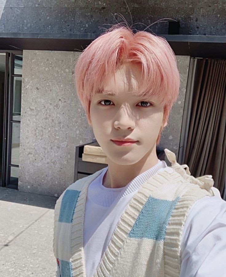 Happy birthday Taeyong 🌹

#HAPPYTAEYONGDAY 
#LovelyFairyTAEYONGDay
#태용아_패밀리레스토랑_가자
#태용이가_여는_칠월의_시작