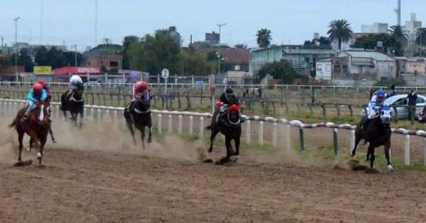 FHipodromos's tweet photo. Hipódromo de Gualeguaychú - Resultados generales del último domingo 26 de junio - Reunión Nº4 - Pista Revuelta
https://t.co/9LbE7z9H13 https://t.co/2HNmSVQHkG